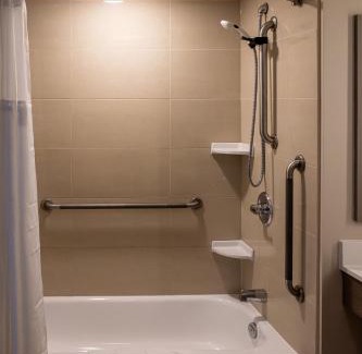 Brockville Hotel | Holiday Inn Express Hotel & Suites Brockville by IHG