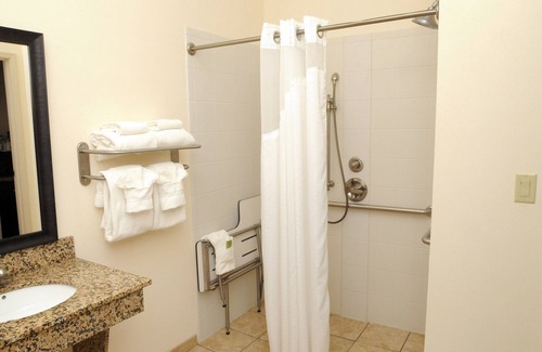 Cambridge Hotel | Holiday Inn Express Hotel & Suites Cambridge by IHG