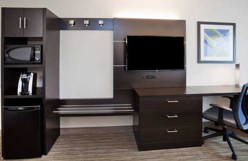Dickinson Hotel | Holiday Inn Express Hotel & Suites Dickinson by IHG