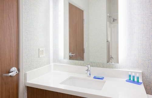 Dickinson Hotel | Holiday Inn Express Hotel & Suites Dickinson by IHG