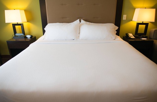 Northwood Hotel | Holiday Inn Express Hotel & Suites Northwood by IHG