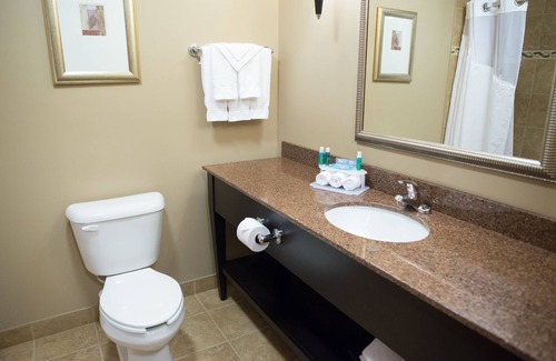 Northwood Hotel | Holiday Inn Express Hotel & Suites Northwood by IHG