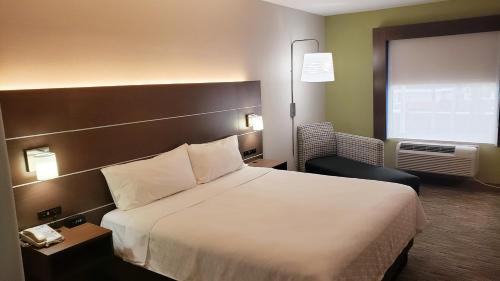 Weslaco Hotel | Holiday Inn Express Hotel and Suites Weslaco by IHG