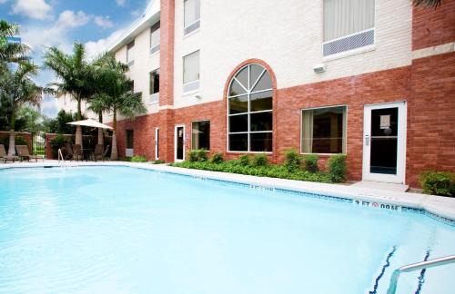 Weslaco Hotel | Holiday Inn Express Hotel and Suites Weslaco by IHG