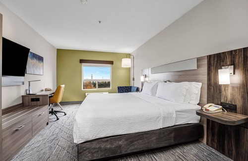 Southwest Edmonton Hotel | Holiday Inn Express Hotel & Suites Edmonton South by IHG