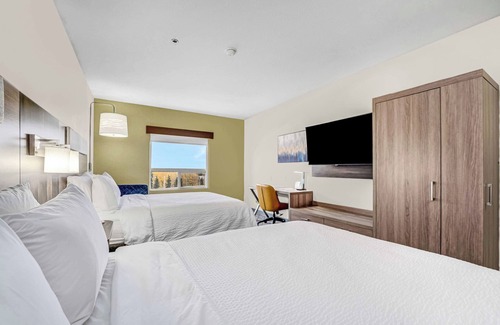 Southwest Edmonton Hotel | Holiday Inn Express Hotel & Suites Edmonton South by IHG