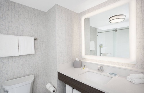 Ottawa Division Hotel | Holiday Inn Express Hotel & Suites Ottawa Airport by IHG