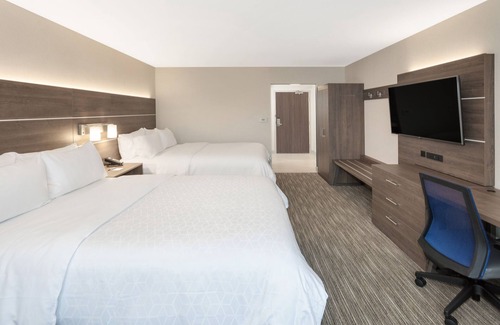 Ottawa Division Hotel | Holiday Inn Express Hotel & Suites Ottawa Airport by IHG