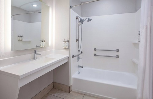 Athens Hotel | Holiday Inn Express Hotel & Suites Athens by IHG
