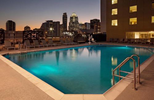 Red River Cultural District Hotel | Holiday Inn Express Hotel & Suites Austin Downtown - University by IHG