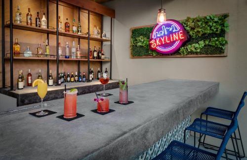Red River Cultural District Hotel | Holiday Inn Express Hotel & Suites Austin Downtown - University by IHG