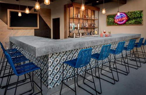 Red River Cultural District Hotel | Holiday Inn Express Hotel & Suites Austin Downtown - University by IHG