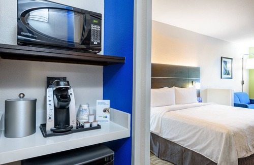 Bastrop Hotel | Holiday Inn Express Hotel & Suites Bastrop by IHG