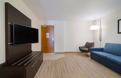 Custer Hotel | Holiday Inn Express Hotel & Suites Custer by IHG