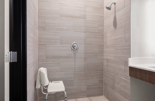Graham Hotel | Holiday Inn Express Hotel & Suites Graham by IHG