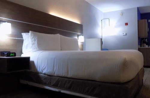 Mission Hotel | Holiday Inn Express Hotel & Suites Mission-McAllen Area, an IHG Hotel