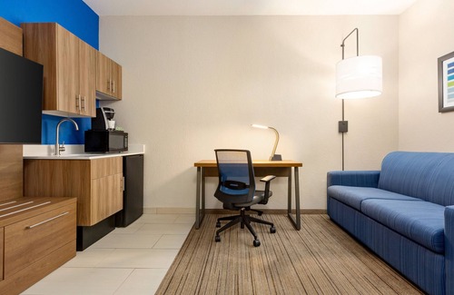 Mission Hotel | Holiday Inn Express Hotel & Suites Mission-McAllen Area by IHG