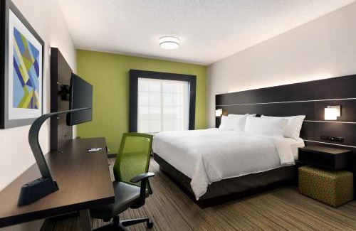 Shawnee Hotel | Holiday Inn Express Hotel & Suites Shawnee I-40 by IHG
