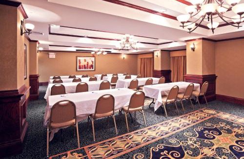 Shawnee Hotel | Holiday Inn Express Hotel & Suites Shawnee I-40 by IHG