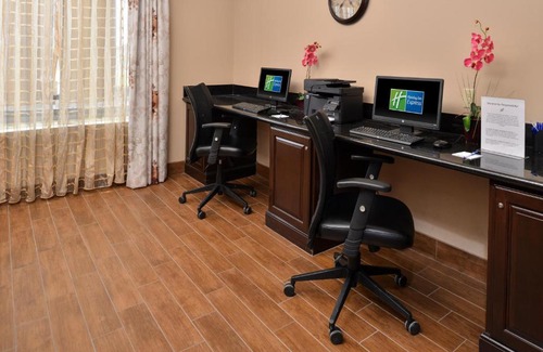 Sherman Hotel | Holiday Inn Express Hotel & Suites Sherman Highway 75 by IHG