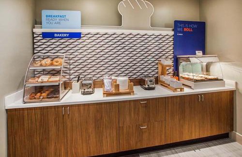 Temple Hotel | Holiday Inn Express Hotel & Suites Temple-Medical Center Area by IHG