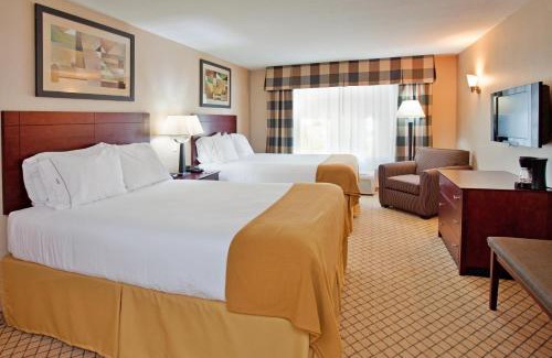 Wichita Hotel | Holiday Inn Express Hotel & Suites Wichita Airport by IHG