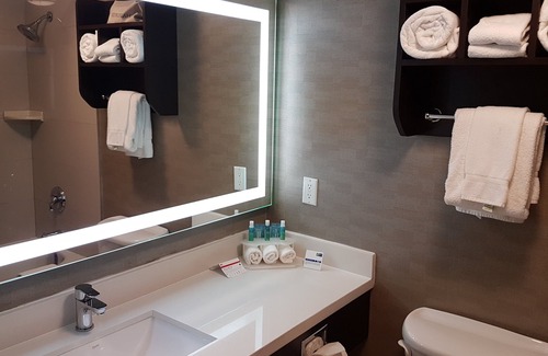 Barrie Hotel | Holiday Inn Express Hotel & Suites Barrie by IHG