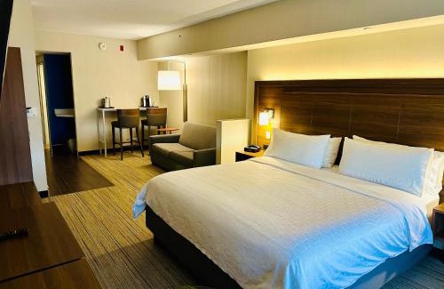 Halton Regional Municipality Hotel | Holiday Inn Express Hotel & Suites Milton by IHG