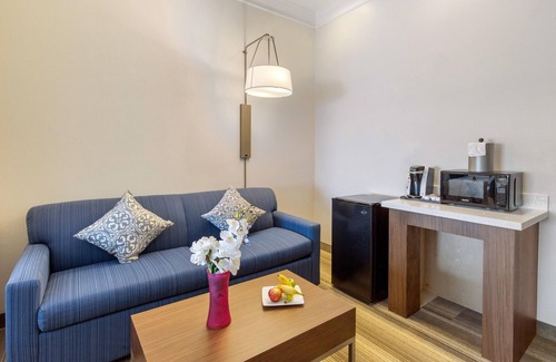 Alvin Hotel | Holiday Inn Express Hotel & Suites Houston-Alvin by IHG