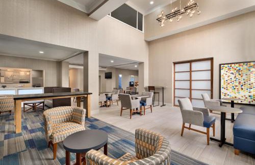 Auburn Hotel | Holiday Inn Express Hotel & Suites Auburn - University Area by IHG
