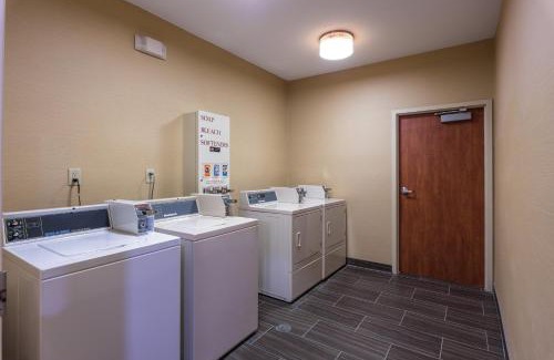 Edmond Hotel | Holiday Inn Express Hotel & Suites Edmond by IHG