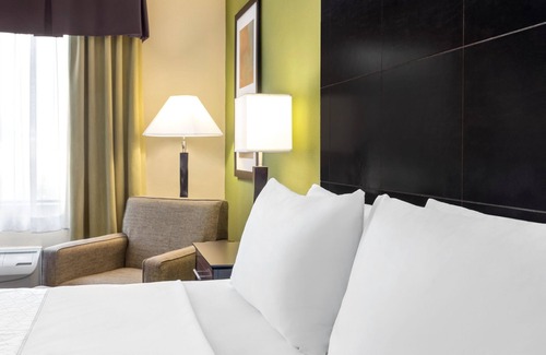 Edmond Hotel | Holiday Inn Express Hotel & Suites Edmond by IHG