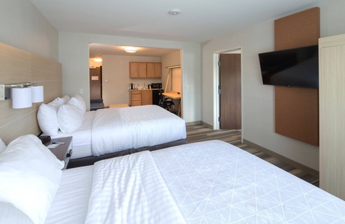 Utica Hotel | Holiday Inn Express Hotel & Suites Detroit - Utica by IHG