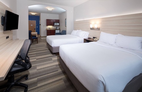Utica Hotel | Holiday Inn Express Hotel & Suites Detroit - Utica by IHG