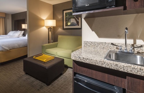 Hays Hotel | Holiday Inn Express Hotel & Suites Hays by IHG