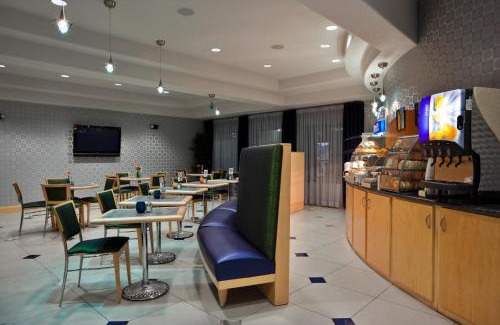 Hutto Hotel | Holiday Inn Express Hotel & Suites Austin NE-Hutto by IHG