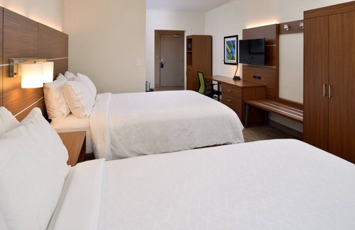 Lodi Hotel | Holiday Inn Express Hotel & Suites Lodi by IHG