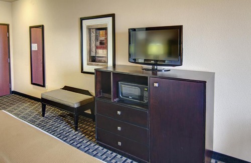 Paris Hotel | Holiday Inn Express Hotel & Suites Paris by IHG