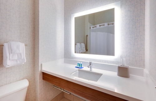 Burleson Hotel | Holiday Inn Express Hotel & Suites Burleson/Ft. Worth by IHG