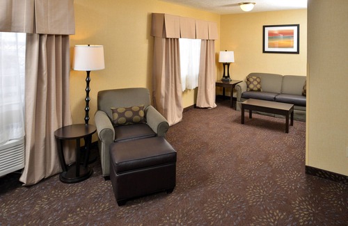 Charlotte Hotel | Holiday Inn Express Hotel & Suites Charlotte by IHG