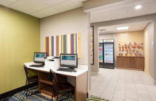 Columbus Hotel | Holiday Inn Express Hotel & Suites Columbus by IHG