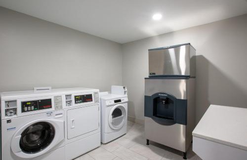 Columbus Hotel | Holiday Inn Express Hotel & Suites Columbus by IHG