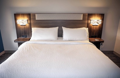 Douglas Hotel | Holiday Inn Express Hotel & Suites Douglas by IHG