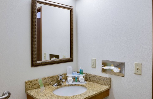 Dubuque Hotel | Holiday Inn Express Hotel & Suites Dubuque by IHG