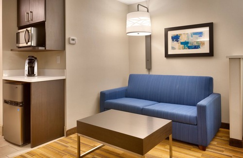 Biggs Field Hotel | Holiday Inn Express Hotel & Suites El Paso I-10 East by IHG