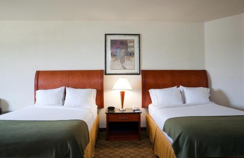 Fairfield Hotel | Holiday Inn Express Hotel and Suites Fairfield-North by IHG