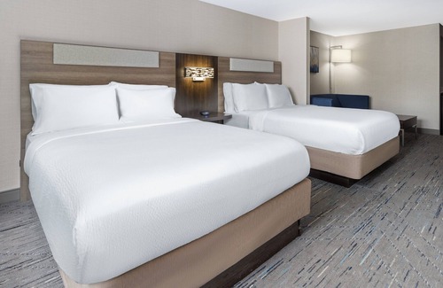 Freeport Hotel | Holiday Inn Express Hotel & Suites Freeport by IHG