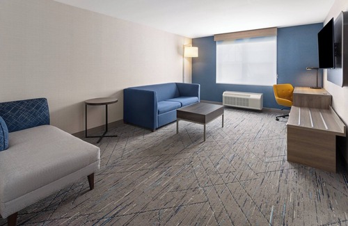 Freeport Hotel | Holiday Inn Express Hotel & Suites Freeport by IHG