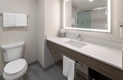 Freeport Hotel | Holiday Inn Express Hotel & Suites Freeport by IHG