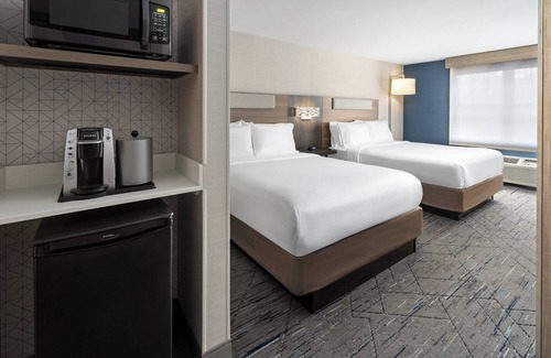 Freeport Hotel | Holiday Inn Express Hotel & Suites Freeport by IHG